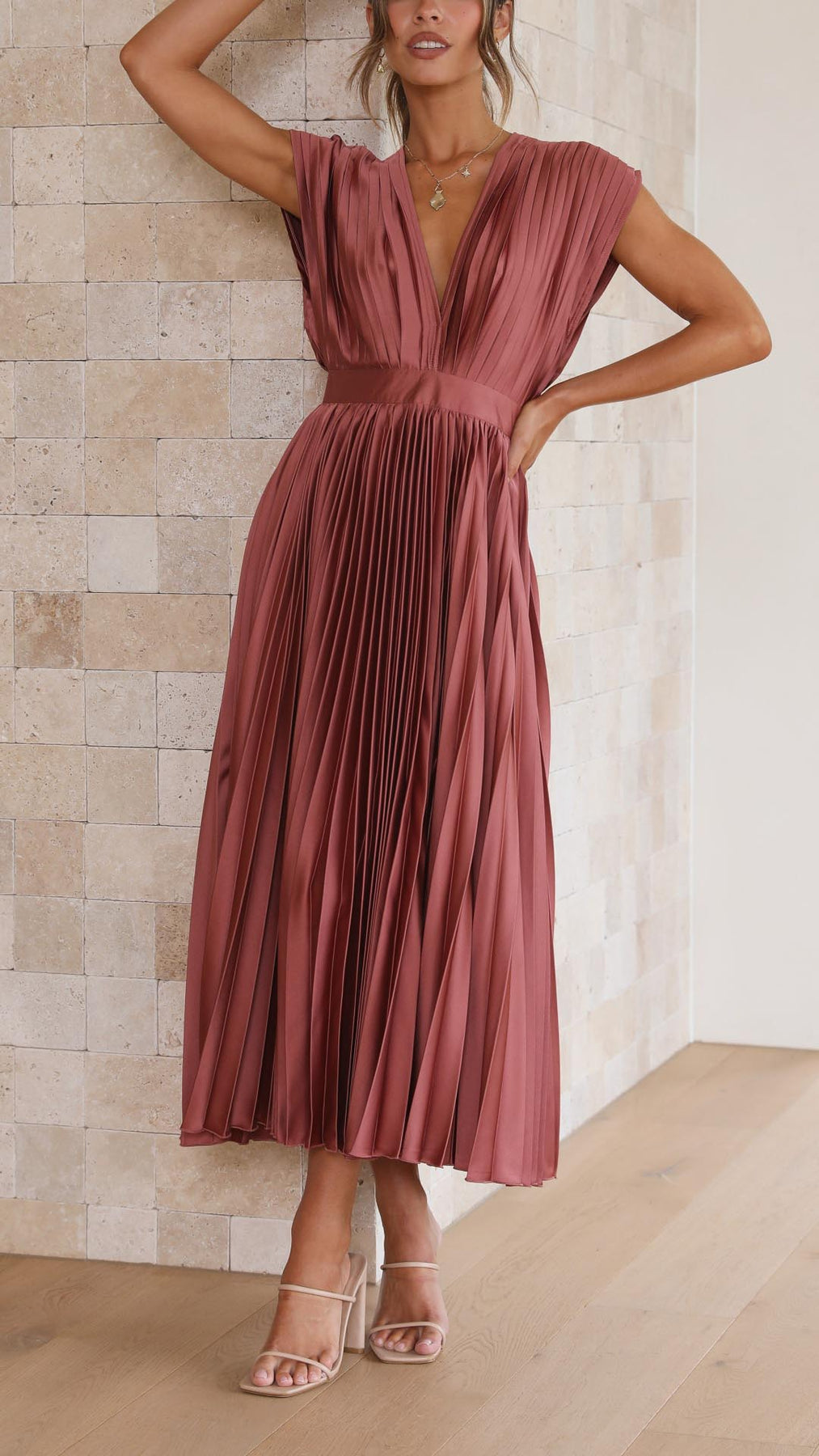 Iria - Elegantes Plissiertes Kleid