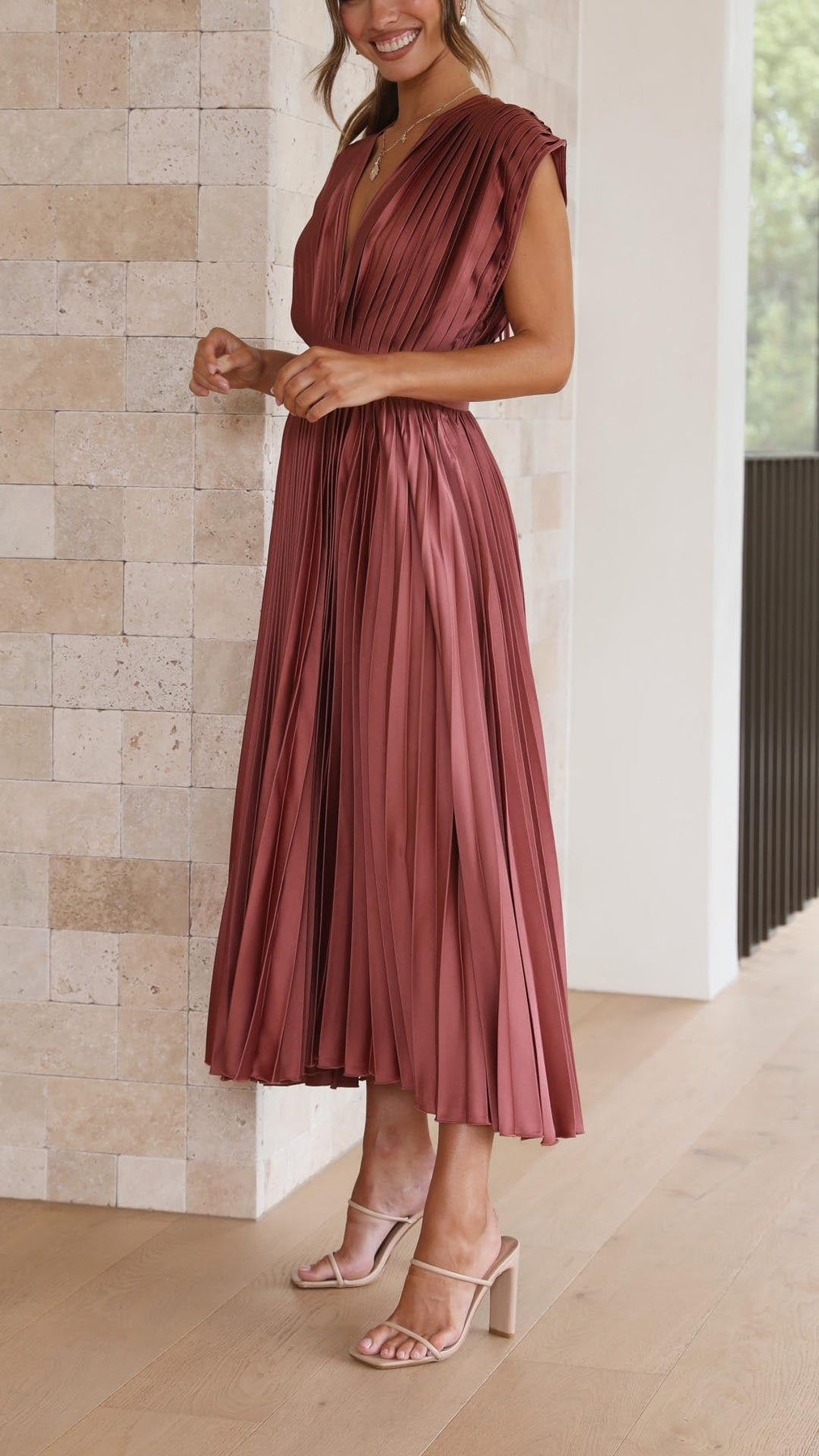 Iria - Elegantes Plissiertes Kleid