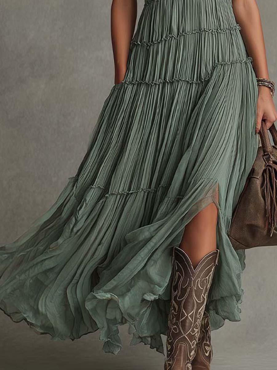 Sirikun – Maxikleid aus plissiertem Chiffon in Salbeigrün mit V-Ausschnitt