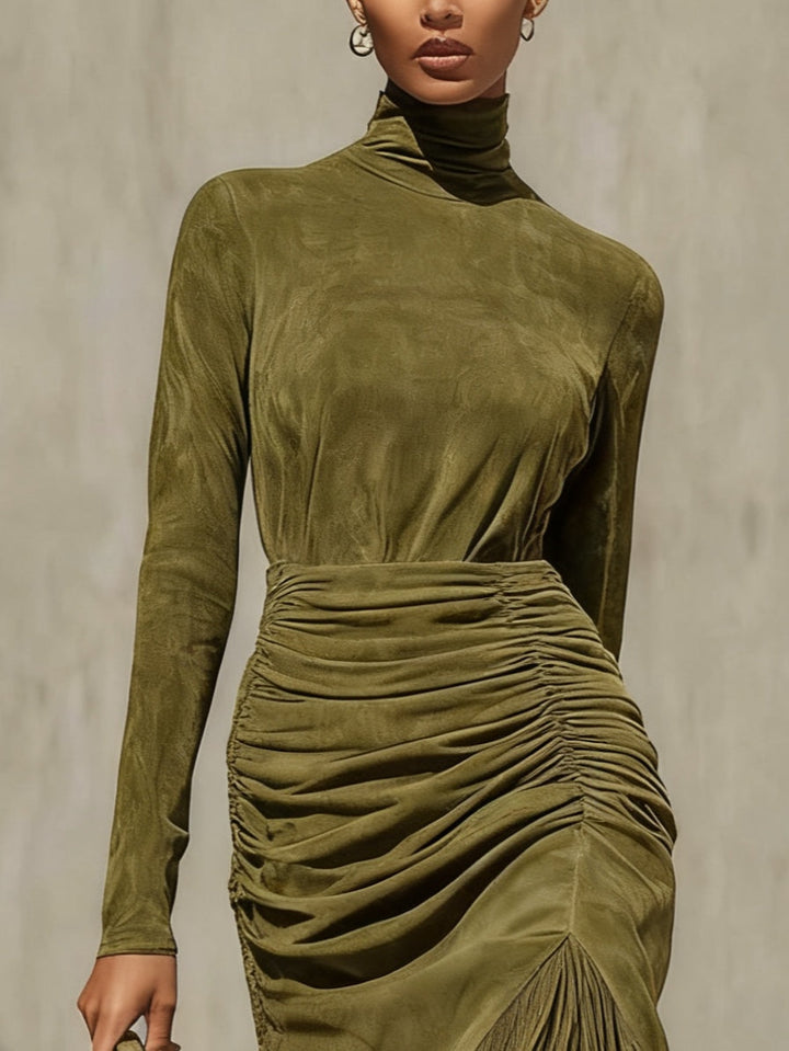 Kessia – Langärmliges Kleid mit Rollkragen und Quasten