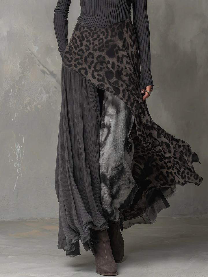 Nkem – Maxikleid mit Leopardenmuster und Streifen