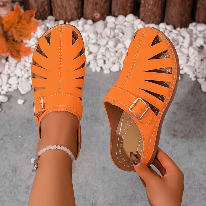 Alvena – Flache Sandalen mit Geschlossener Zehenpartie Ausschnitt Und Schnalle