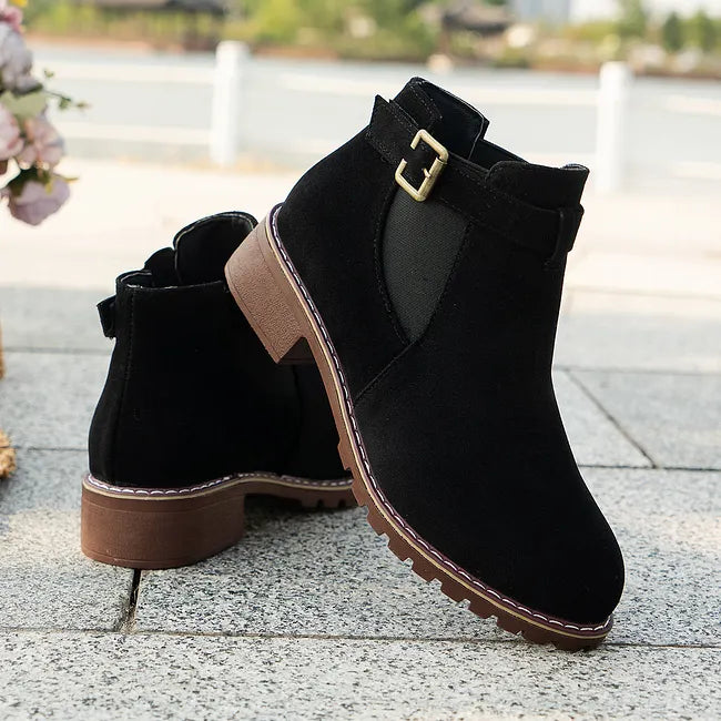 Fakina – Stiefeletten Mit Zierschnalle
