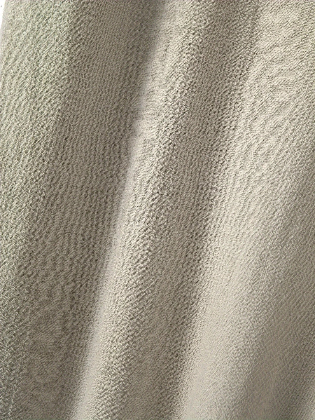 Nerida – Modische Bluse Mit V-Ausschnitt Und Kurzen Ärmeln