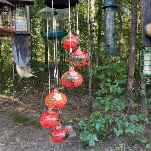 Charmante Windspiele Kolibri-Futterhäuschen