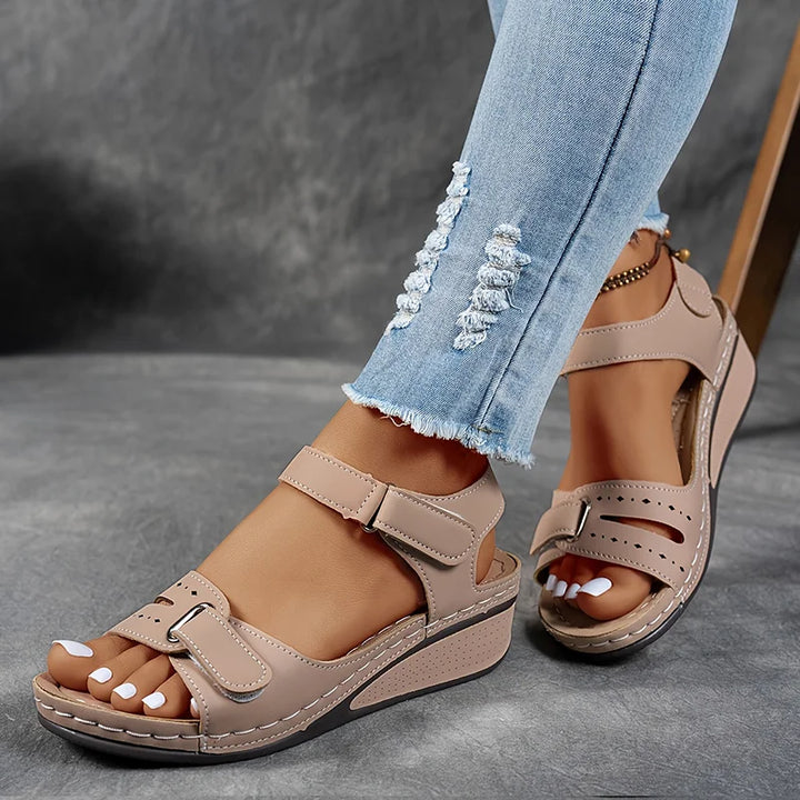 Genelia – Stilvolle orthopädische Sandalen