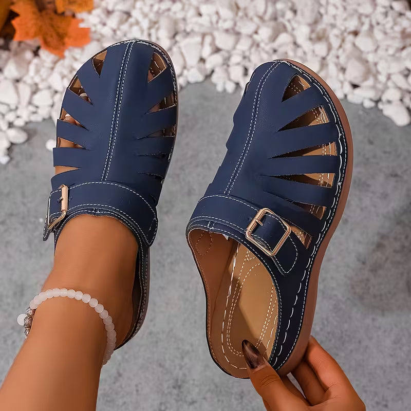Alvena – Flache Sandalen mit Geschlossener Zehenpartie Ausschnitt Und Schnalle