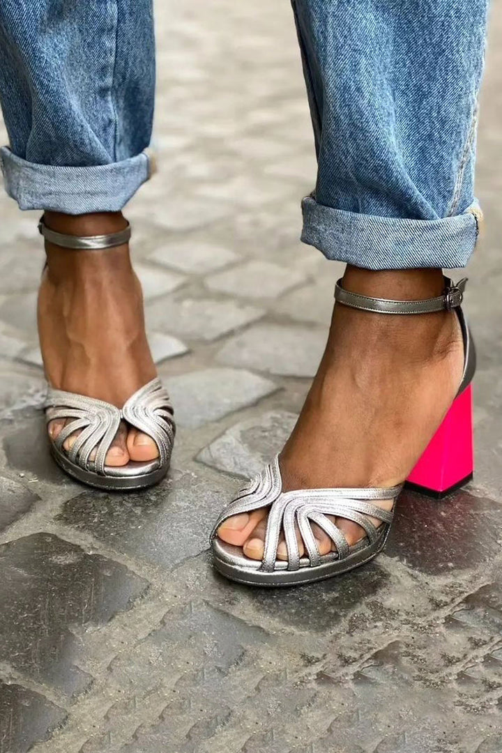 Naelle – Glänzende Sandalen Mit Klobigem Absatz