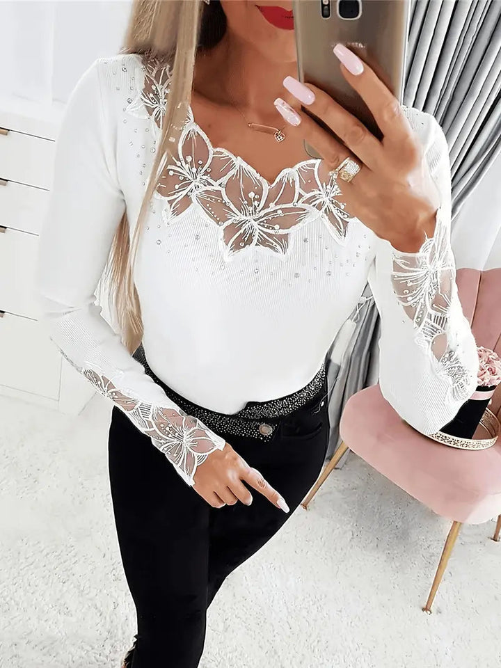 Nizara – Elegante Bluse mit V-Ausschnitt und Spitze