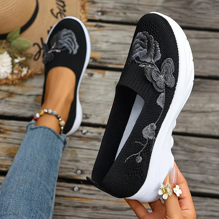 Leetha – Halbschuh Mit Schmetterlingsstickerei