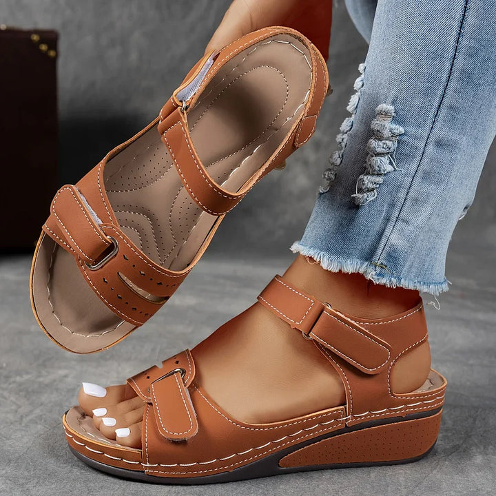 Genelia – Stilvolle orthopädische Sandalen
