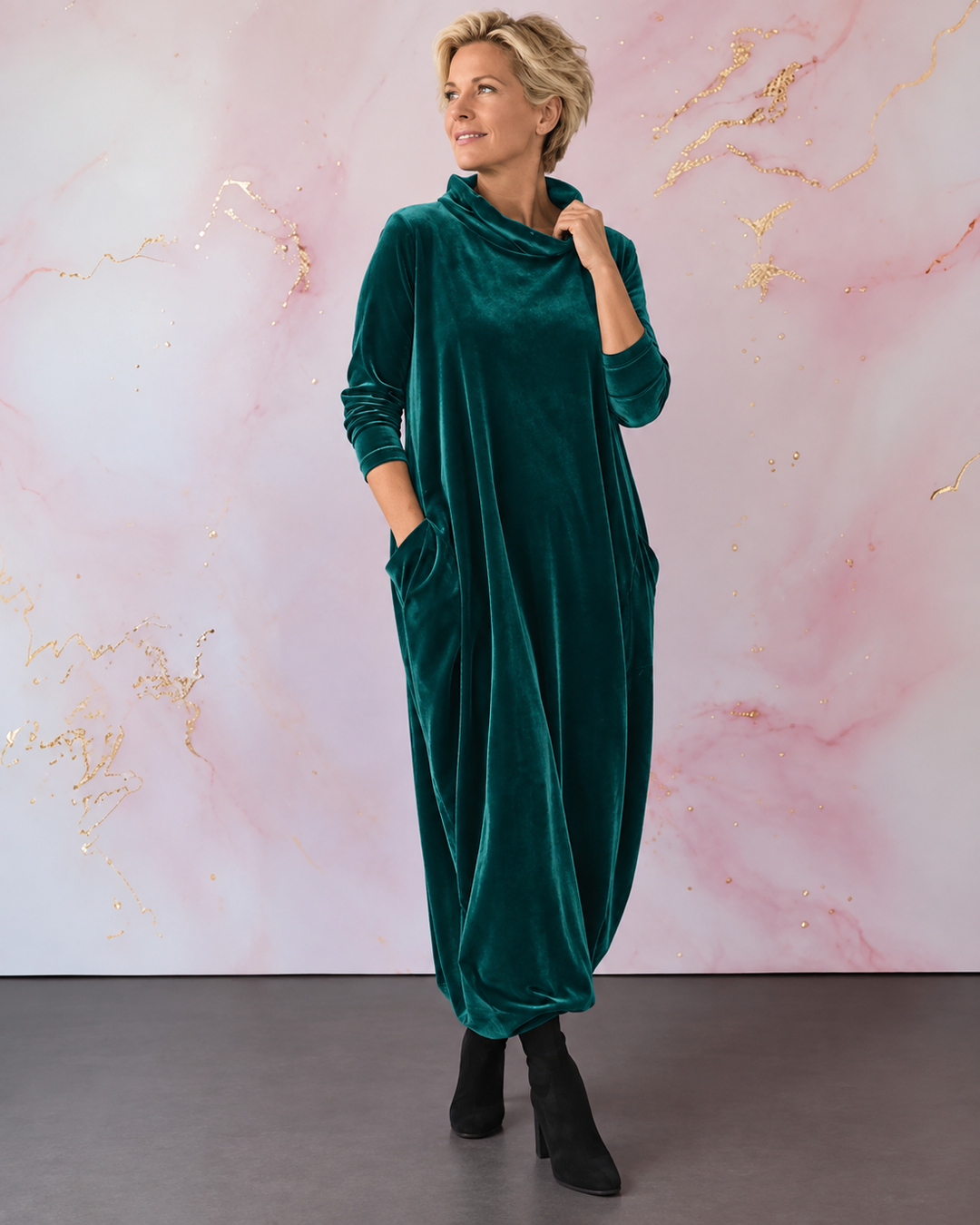 Lellina – Maxikleid Aus Samt Mit Hohem Kragen Und Lockerer Passform