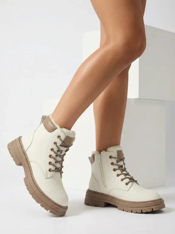 Alosia – Stiefeletten mit Schnürung Und Klobiger Sohle