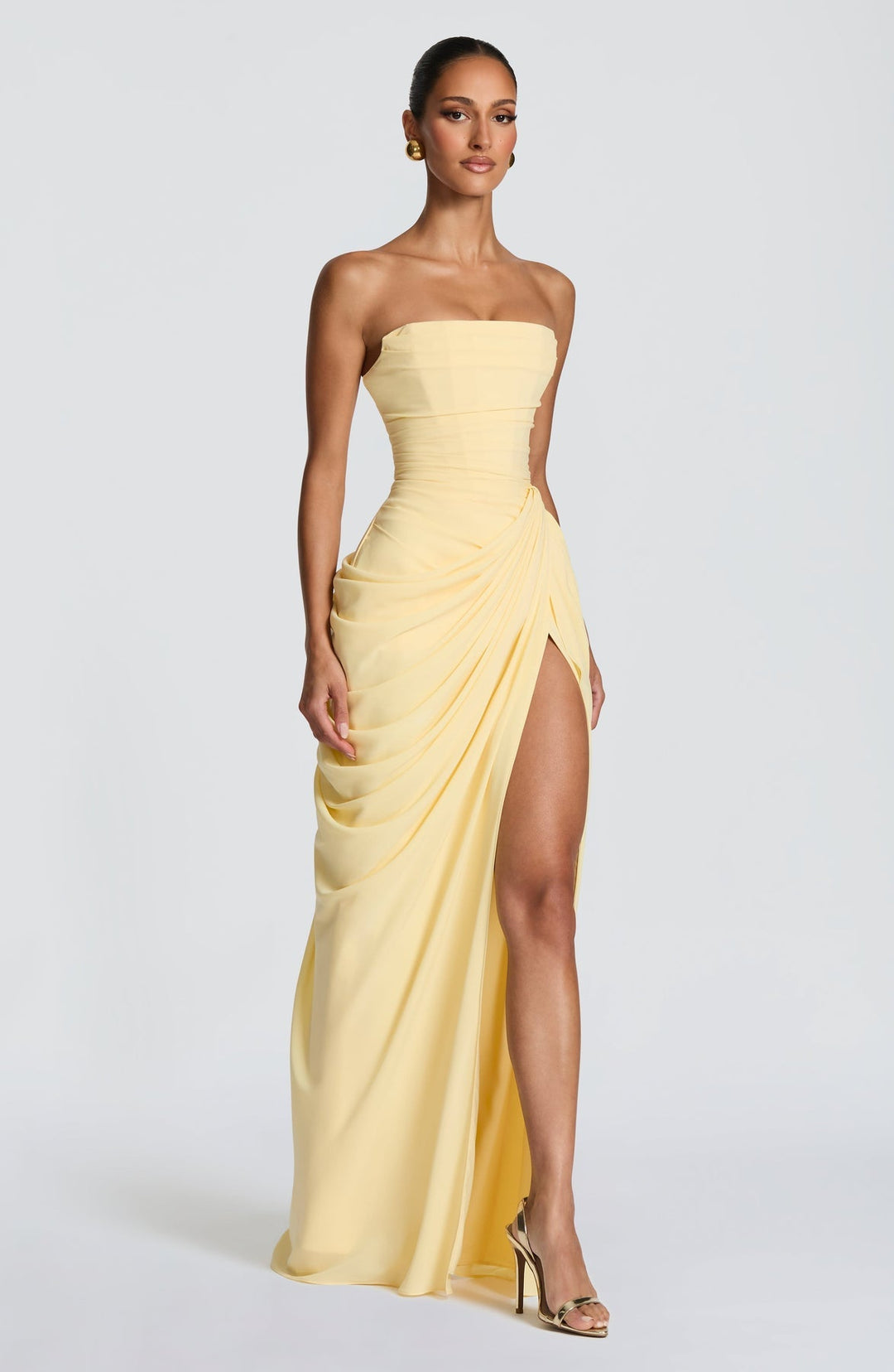 Sabrina – Trägerloses, figurbetontes Maxikleid mit Schlitz
