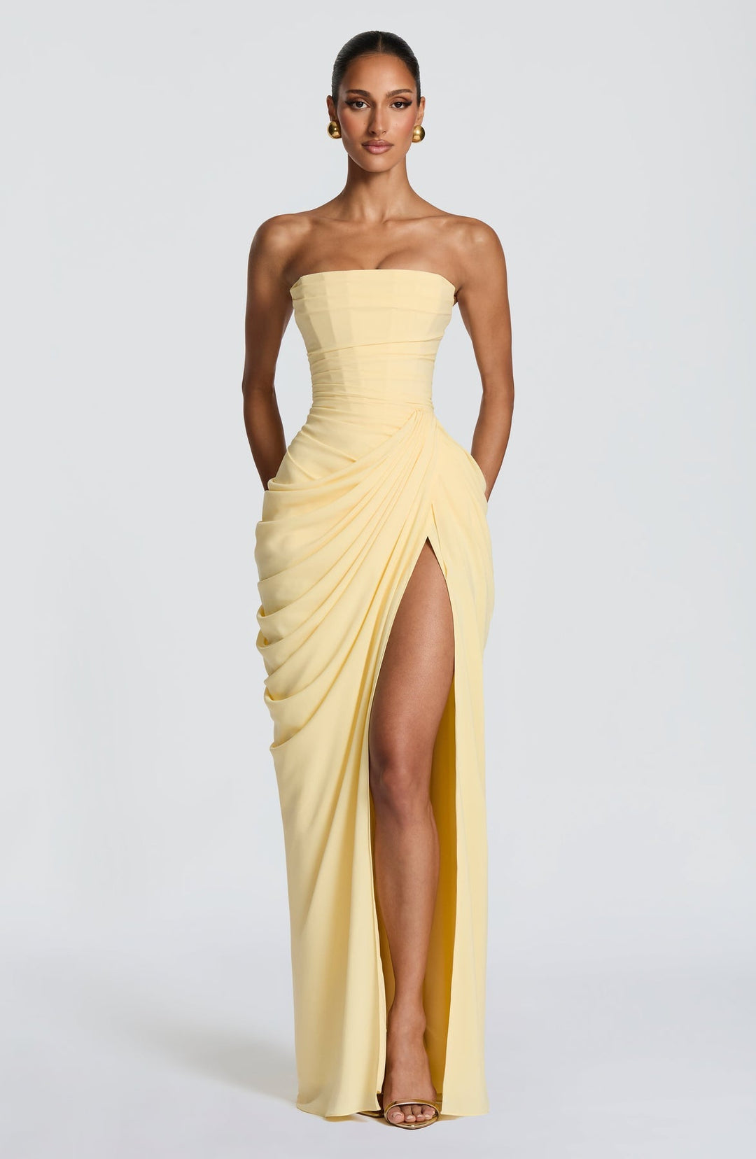 Sabrina – Trägerloses, figurbetontes Maxikleid mit Schlitz