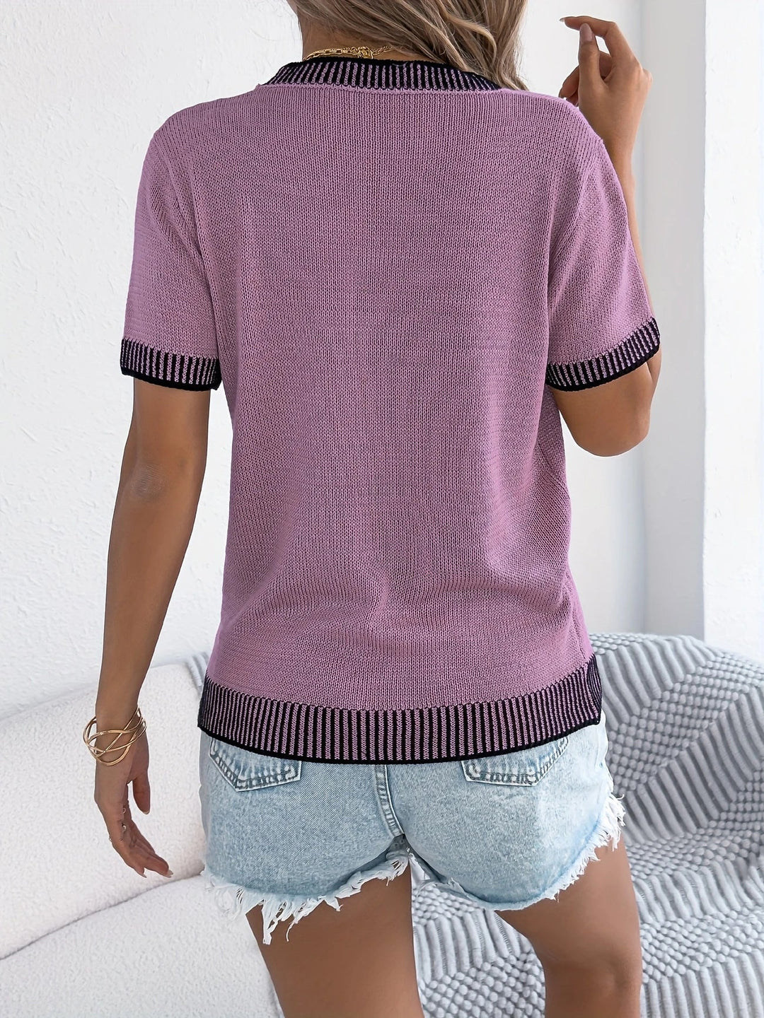 Alethea – Elegantes Rundhals Und Gestreiftes Strickoberteil