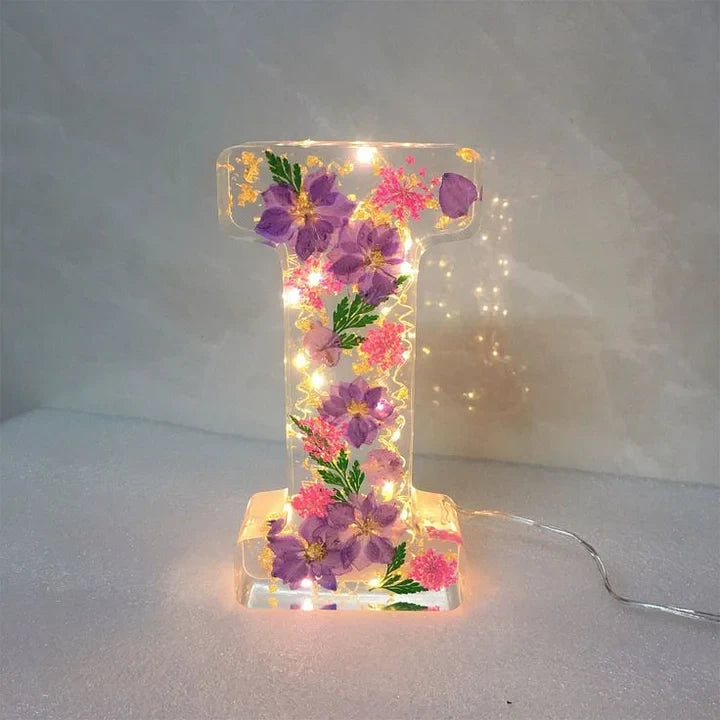 FloraShine – Handgefertigte Blumen-Harz-Nachtlampe