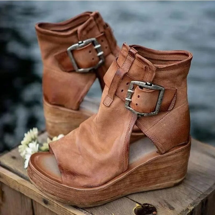 Niasya – Stiefeletten Mit Schnallenriemen Und Keilabsatz