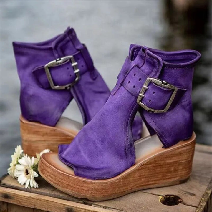 Niasya – Stiefeletten Mit Schnallenriemen Und Keilabsatz