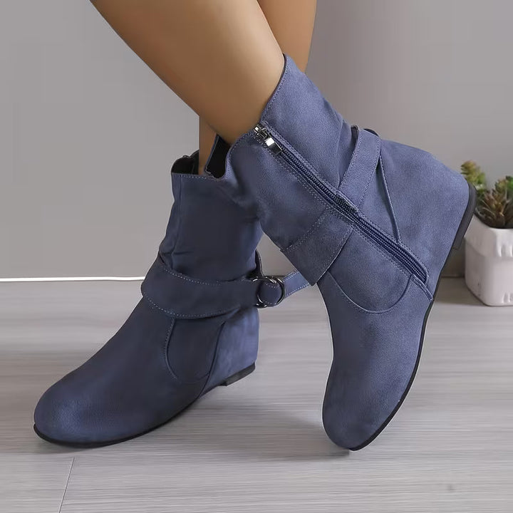 Belynda – Lockere Stiefeletten mit Keilabsatz und Schnallenriemen