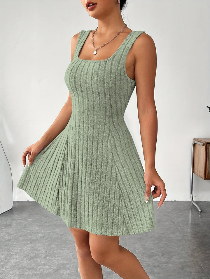 Joaquina – Geripptes Minikleid mit Kurzem Kapuzenoberteil