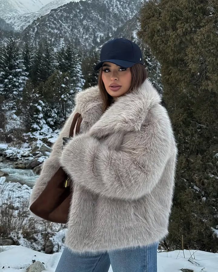 Zefina – Oversize-jacke Mit Langen Ärmeln Aus Kunstfell