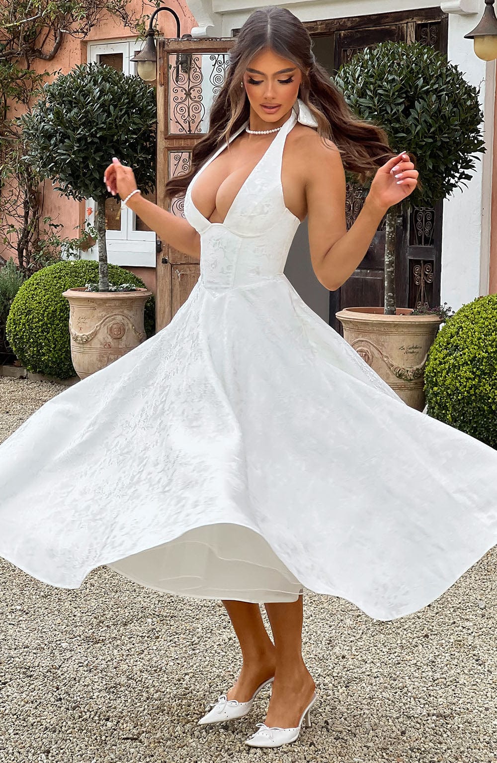 Myra – Modisches Midi Kleid Mit Neckholder Ausschnitt