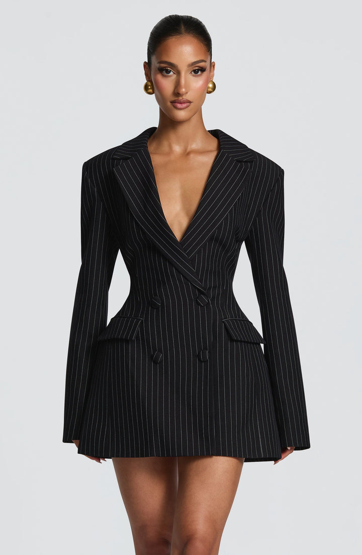 Zaerine – Kurzes Blazer-Kleid in Elfenbein