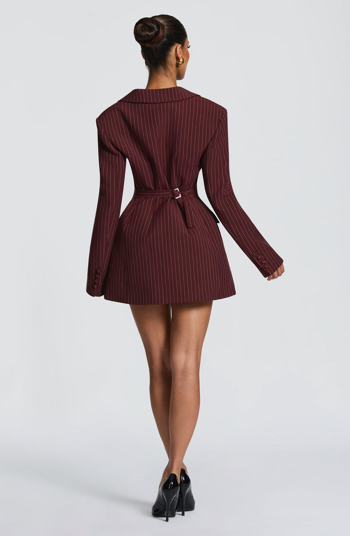 Zaerine – Kurzes Blazer-Kleid in Elfenbein