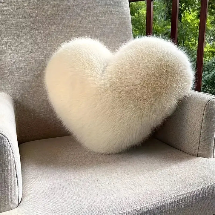 HeartNest – Ein Niedliches Plüschkissen in Herzform
