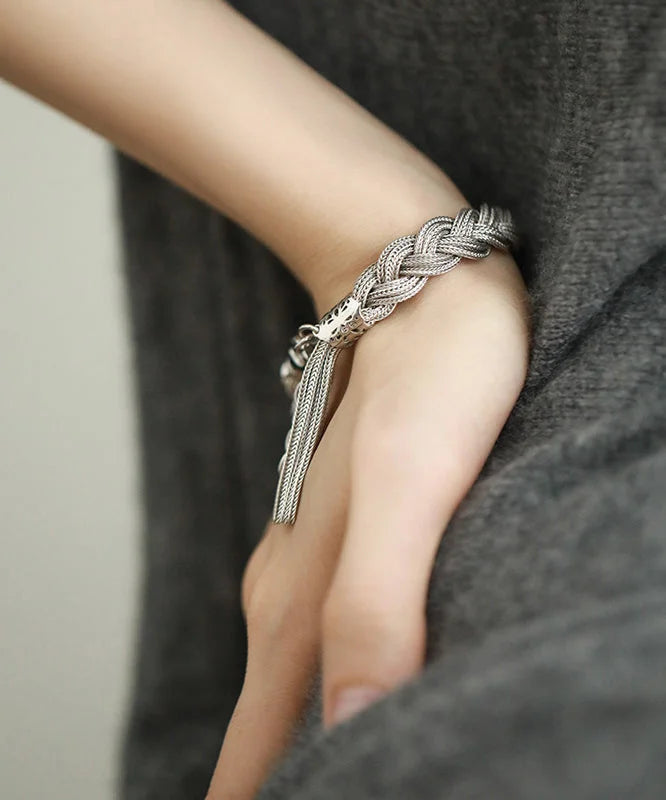 Mazie – Seidenarmband mit Silbernem Webmuster und Quaste