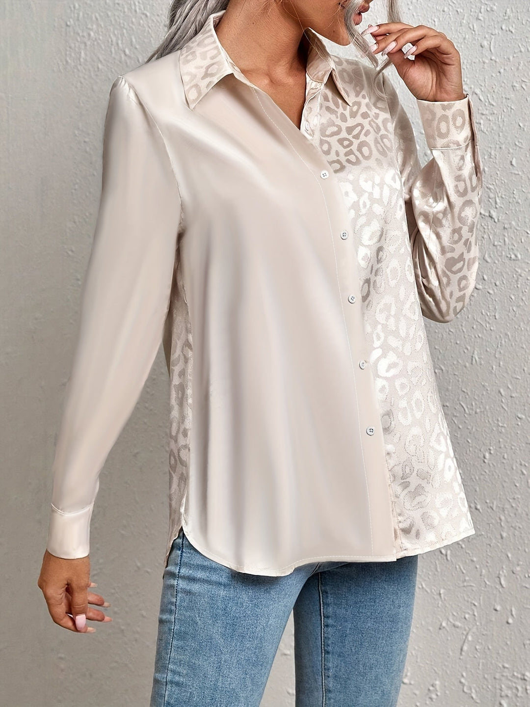 Gwendolyn – Zweifarbiges Satinhemd Mit Leopardenmuster Und Jacquard Knopfleiste