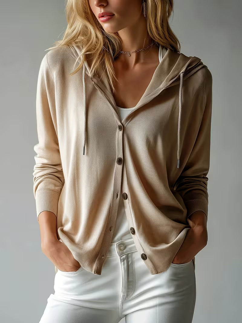 Avila – Langärmelige Strickjacke mit Kapuze und Knöpfen