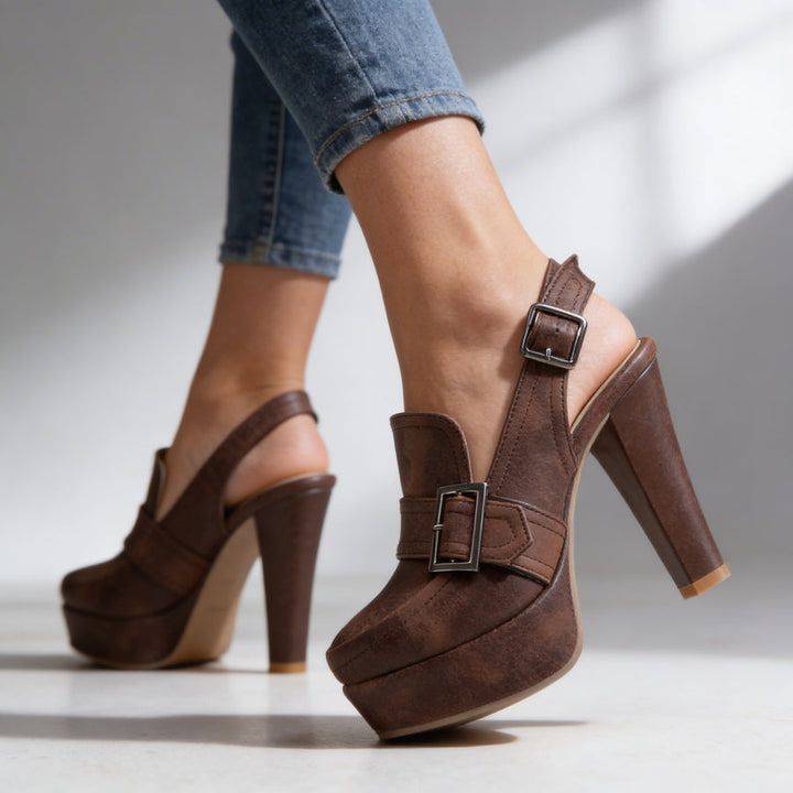 Alessya - Klassischer Pumps Aus Leder MIT Schnallenriemen