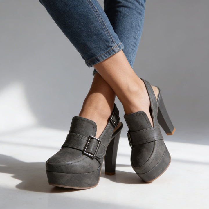 Alessya - Klassischer Pumps Aus Leder MIT Schnallenriemen