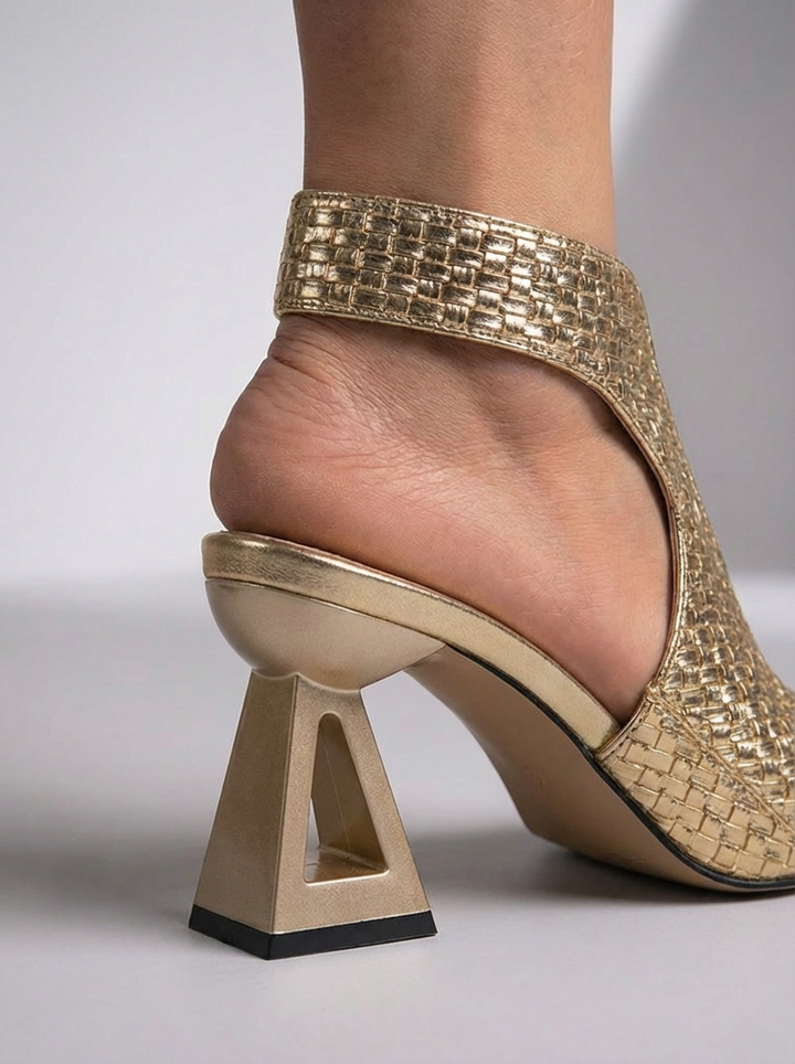 Nylara – Elegante Sandalen mit Geflecht