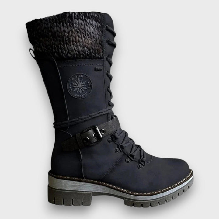 Nauja – Winter Strickstiefel in Wadenlänge