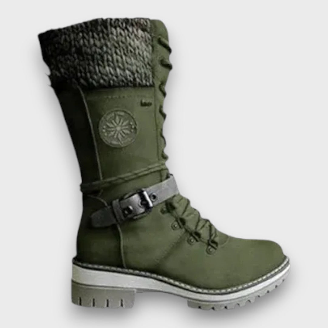 Nauja – Winter Strickstiefel in Wadenlänge