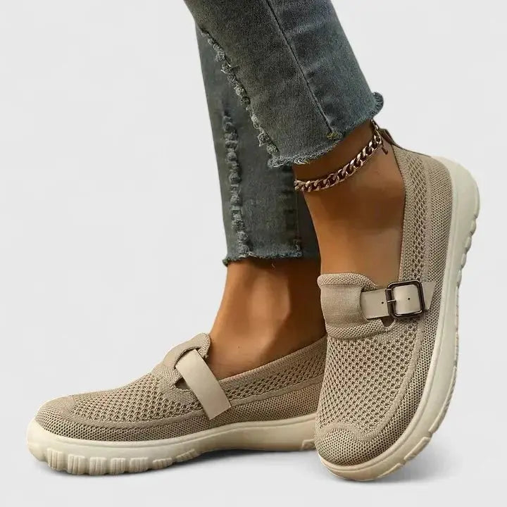 Clemencia – Loafer mit Strickobermaterial und Schnallenriemen