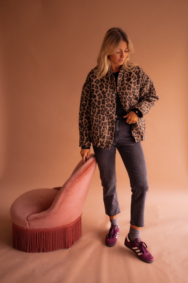 Leana – Atmungsaktive Jacke Mit Leoparden Muster