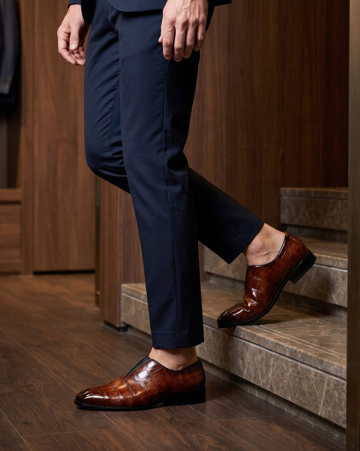 Amphon – Loafer mit Krokodilprägung und Slip-On-Passform