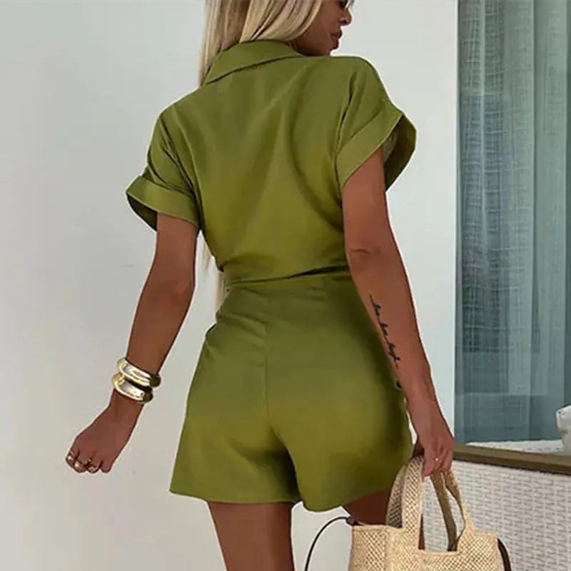 Harmke – Kurzarm Jumpsuit mit V-Ausschnitt