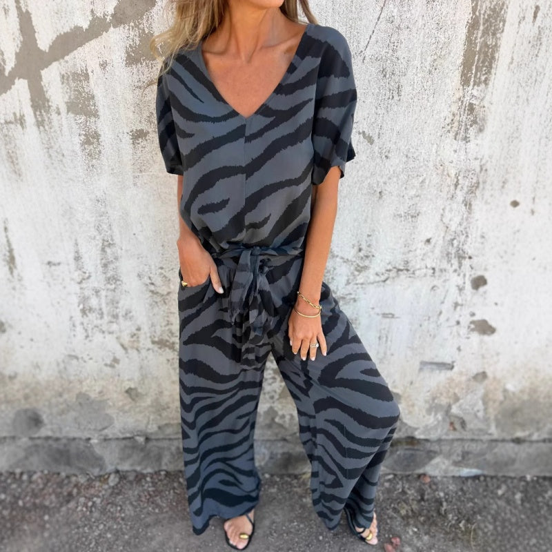 Gilberta – Zweiteiler aus Top mit V-Ausschnitt und Hose mit Zebra-Print