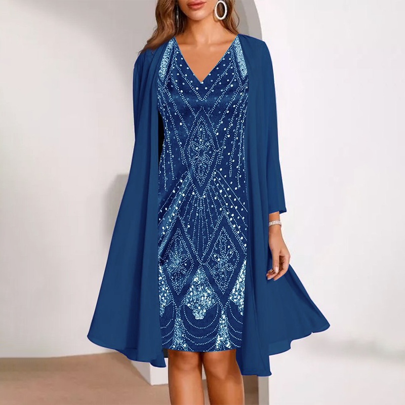 Kamla – Glitzerndes Kleid Mit V-Ausschnitt Und Transparentem Cape