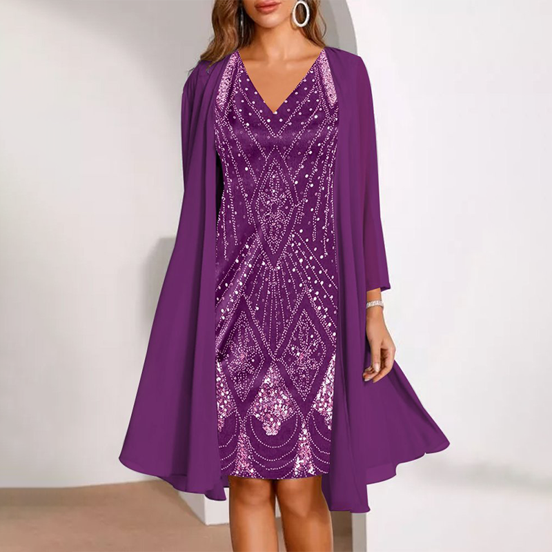 Kamla – Glitzerndes Kleid Mit V-Ausschnitt Und Transparentem Cape