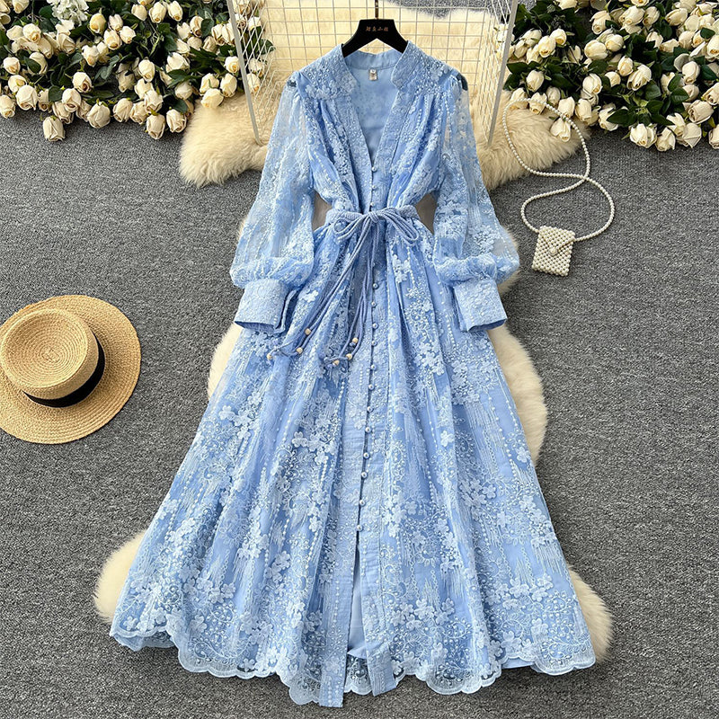 Roslyn - Maxikleid Mit Stickerei Und Langen Ballonärmeln