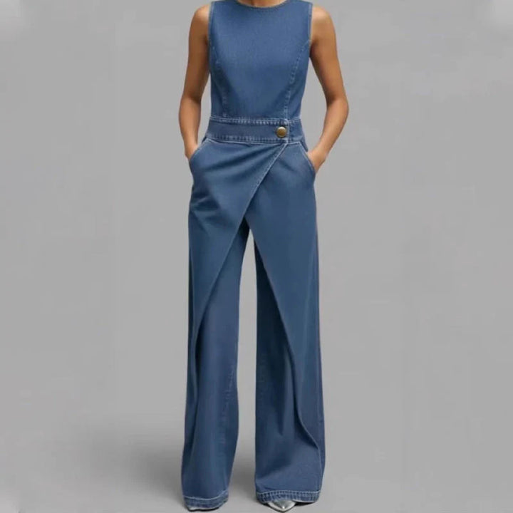Laurien – Ärmelloser, asymmetrischer Denim-Wickel-Jumpsuit