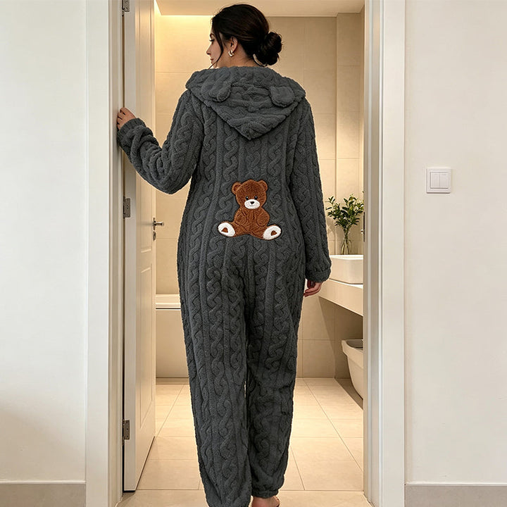 Selia – Warmer Overall Mit Kapuze Im Zopfmuster