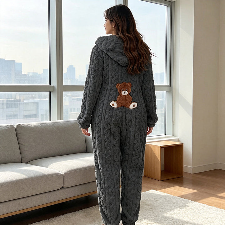 Selia – Warmer Overall Mit Kapuze Im Zopfmuster