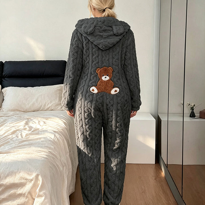 Selia – Warmer Overall Mit Kapuze Im Zopfmuster